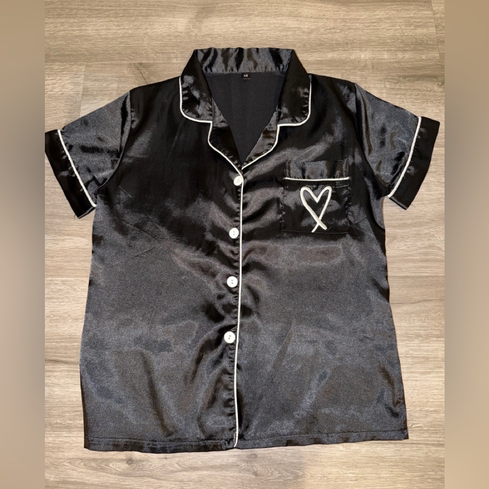 Sleepwear top button down